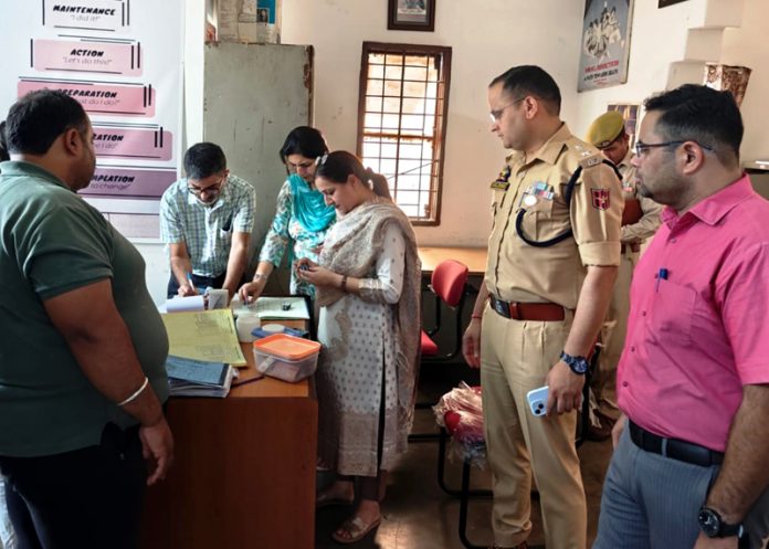 Additional Magistrates inspecting pvt drug de-addiction centre. Additional Magistrates inspecting pvt drug de-addiction centre.