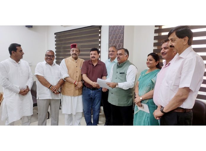 Chamber of Commerce & Industry and Traders deputation meeting BJP National leader Tarun Chugh at Jammu.