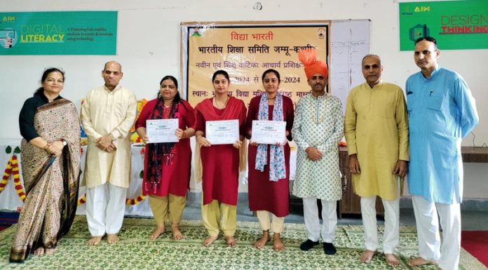 Guest with participants at concluding ceremony of the teacher training camp.