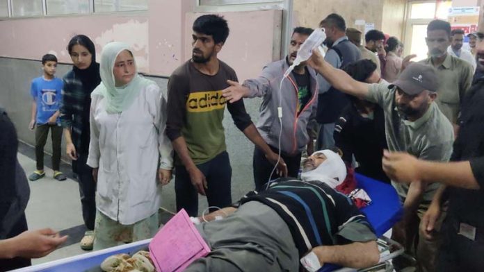 Injured being treated in GMC Baramulla. — Excelsior/Aabid Nabi Injured being treated in GMC Baramulla. — Excelsior/Aabid Nabi