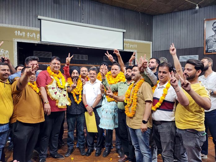 Newly elected office bearers of JU Non-Teaching Employees Union & their supporters celebrating their victory.