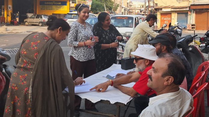 People putting up their signature in support of DADAA members' demand for Satellite Duggar Channel.