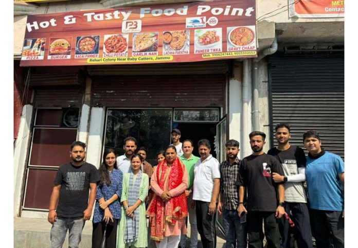 Former Cabinet Minister, Sat Sharma inaugurating a food point in Jammu on Sunday. Former Cabinet Minister, Sat Sharma inaugurating a food point in Jammu on Sunday.