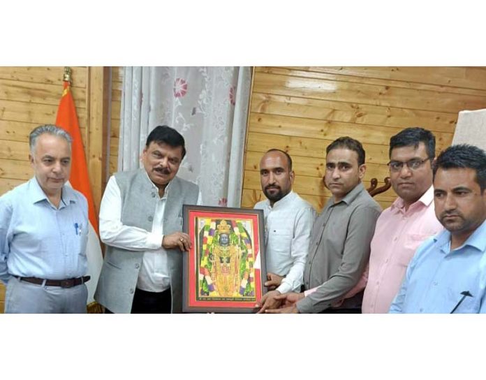 A JKTA delegation presenting a souvenir to Alok Kumar, Administrative Secretary SED, in Jammu on Monday. A JKTA delegation presenting a souvenir to Alok Kumar, Administrative Secretary SED, in Jammu on Monday.