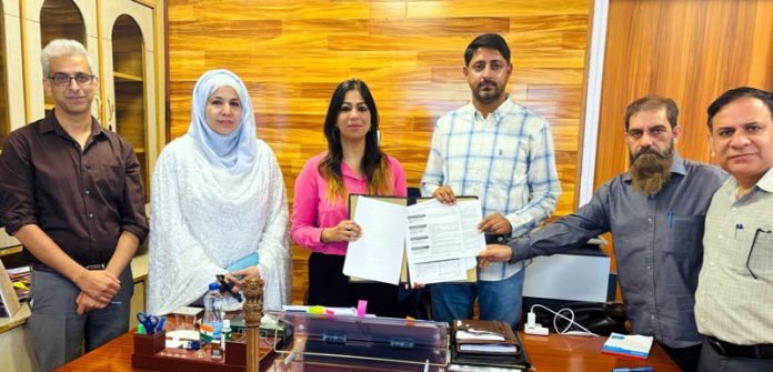 Dignitaries after signing a Memorandum of Cooperation with New Zealand. Dignitaries after signing a Memorandum of Cooperation with New Zealand.