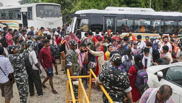 Over 4,100 pilgrim leave Jammu base camp to join Amarnath Yatra Over 4,100 pilgrim leave Jammu base camp to join Amarnath Yatra