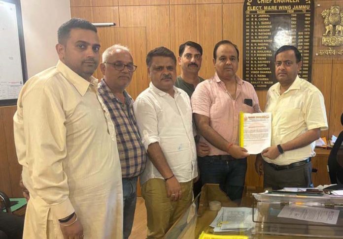 A delegation of Traders Federation Ware House submitting memorandum of demands to the Chief Engineer PDD.