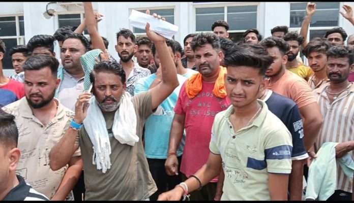 Family members of deceased woman protesting at Nirdosh Chowk, Akhnoor on Wednesday.