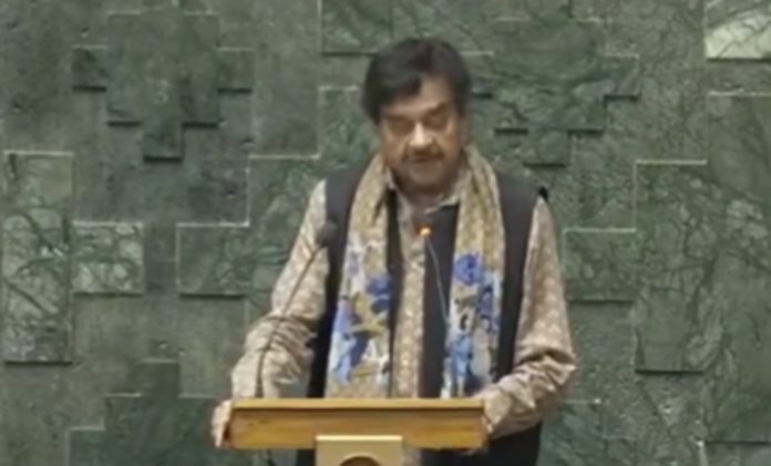 Shatrughan Sinha takes oath as Lok Sabha member Shatrughan Sinha takes oath as Lok Sabha member