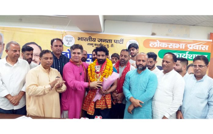 J&K BJP President Ravinder Raina and other leaders felicitating Bhanu Pratap Singh, a silver medallist in BRICS Games at Jammu.