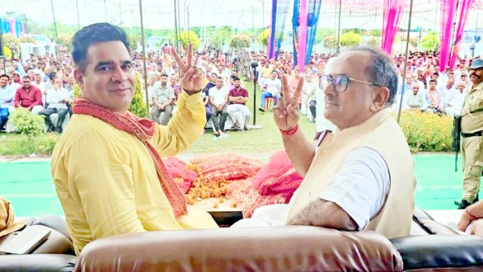 BJP leaders at a party's Kissan Morcha Sammelan at Kunde Chak on Monday. BJP leaders at a party's Kissan Morcha Sammelan at Kunde Chak on Monday.