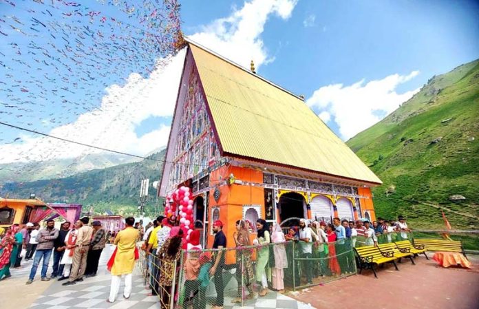 Devotees in queue at the shrine of Machail Mata in Kishtwar on Thursday. -Excelsior/Tilak Raj