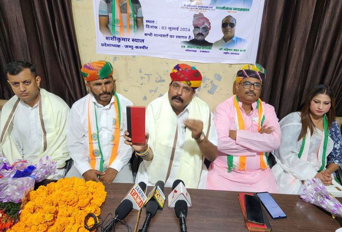 Shashi Kumar Sayal, president INTUC (Fed.) J&K, flanked by others addressing press conference in Jammu. -Excelsior/ Rakesh Shashi Kumar Sayal, president INTUC (Fed.) J&K, flanked by others addressing press conference in Jammu. -Excelsior/ Rakesh