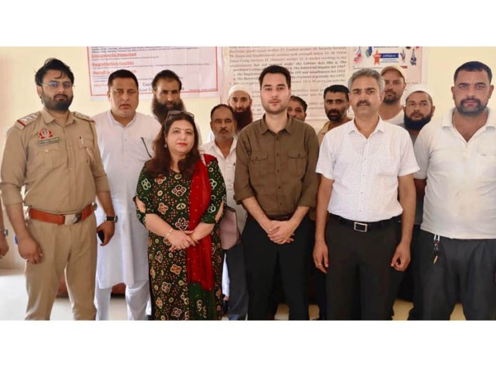 Labour Deptt officials during drive.