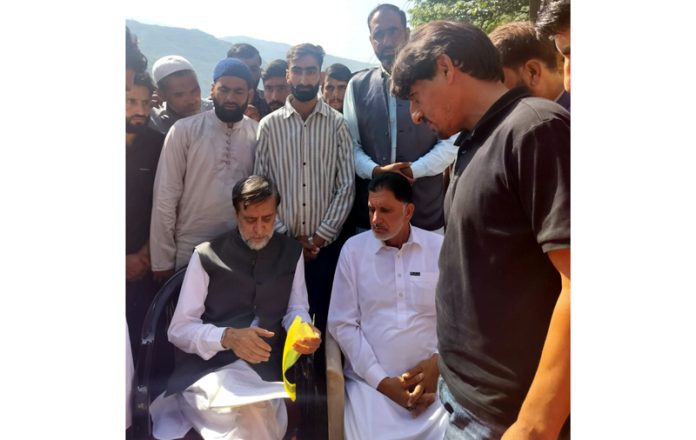 Delegation of Rehbar-e-Khel teachers meeting Mian Altaf.