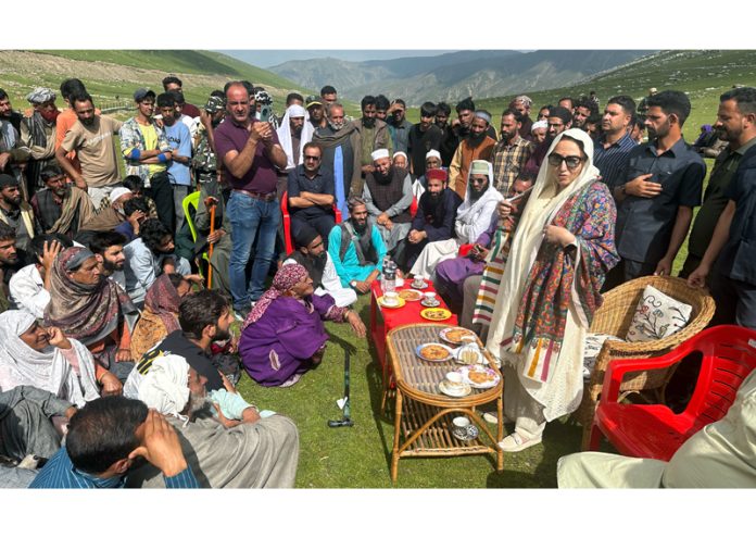 Waqf Chairperson Dr Darakhshan Andrabi interacting with people at Pir Ki Gali on Mughal Road.