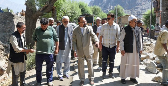 Dr Mohammad Jaffer Akhoon inspecting construction work of NH-301 in Kargil.