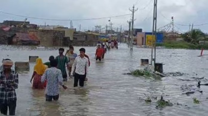 Gujarat: Tractor-trolley swept away in flooded river amid rain; 10 rescued, 7 missing