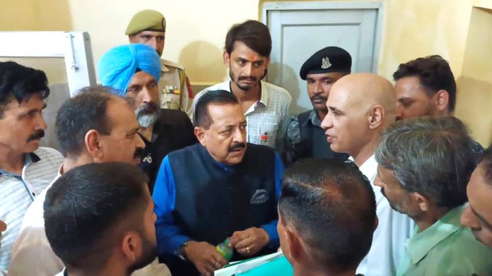 Dr Jitendra Holds Public Durbar In Kathua, Describes Region As Mukherjee's 'Balidan Bhoomi' Dr Jitendra Holds Public Durbar In Kathua, Describes Region As Mukherjee's 'Balidan Bhoomi'