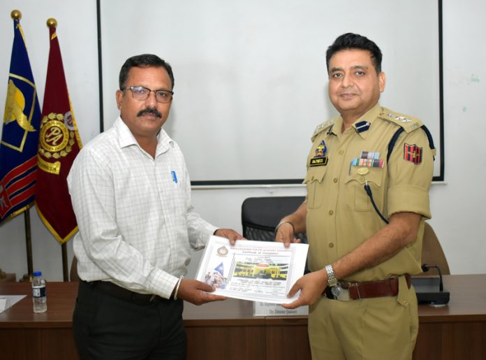 Dy Dir SKPA handing over course certificate to a participant at Udhampur. Dy Dir SKPA handing over course certificate to a participant at Udhampur.