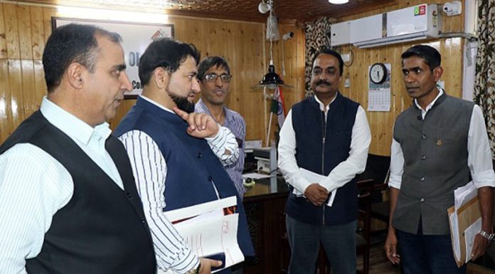 Expenditure Observers during visit to a control room. Expenditure Observers during visit to a control room.