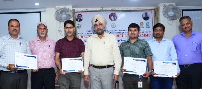 Director Agriculture Arvinder Singh Reen alongwith participants of the training programme. Director Agriculture Arvinder Singh Reen alongwith participants of the training programme.