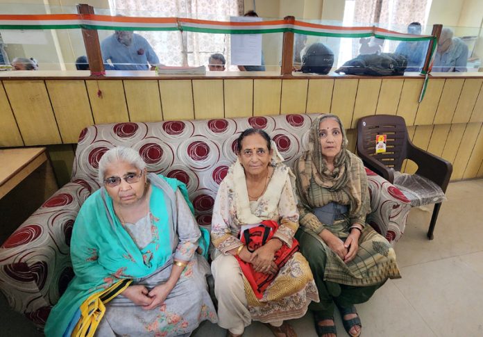 Elderly pensioners waiting for their turn for physical verification at a treasury in Jammu. -Excelsior/Rakesh Elderly pensioners waiting for their turn for physical verification at a treasury in Jammu. -Excelsior/Rakesh