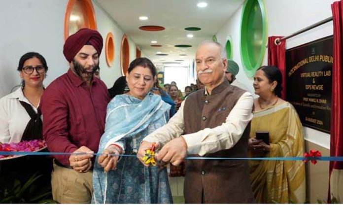 Director AcSIR, Prof Manoj K Dhar inaugurating VR Lab and Newsroom at IDPS Jammu.
