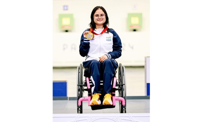 Avani Lekhara posing with gold medal during Paralympic event at Paris.