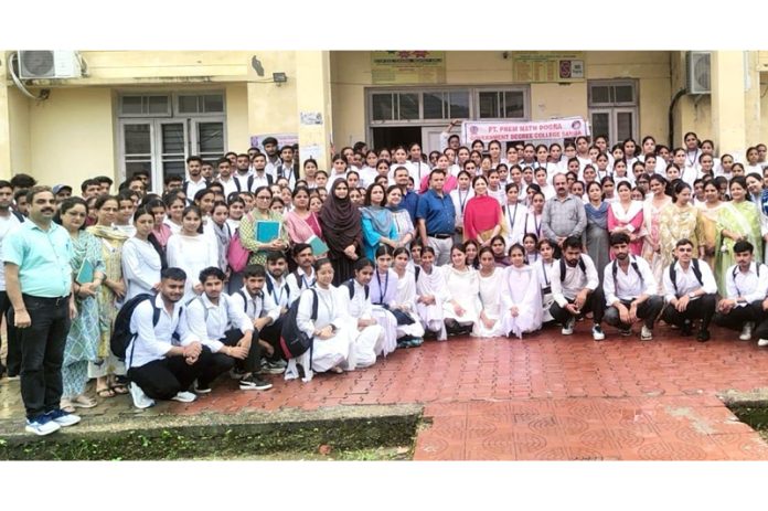 Students of GDC Samba posing along with teaching staff. Students of GDC Samba posing along with teaching staff.