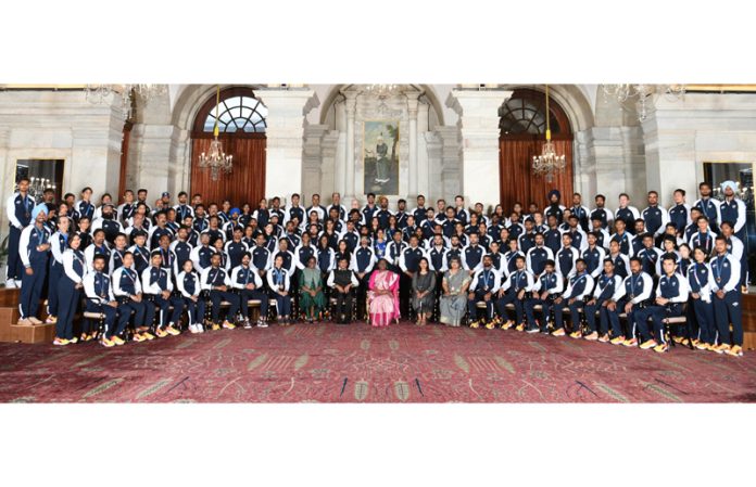 page11-1 President Droupadi Murmu alongwith Indian Olympics contingent posing for a group photograph at New Delhi.