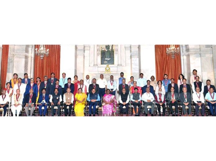 President of India, Droupadi Murmu, flanked by Minister for Science & Technology Dr Jitendra Singh, posing for group photograph with recipients of President of India, Droupadi Murmu, flanked by Minister for Science & Technology Dr Jitendra Singh, posing for group photograph with recipients of