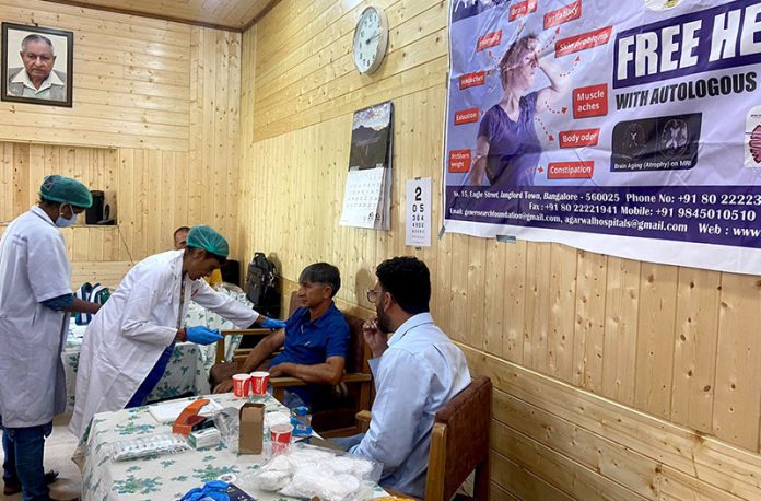 Doctors from Dr Agarwal Hospitals during a free health camp at Excelsior's Srinagar Bureau office on Friday -Excelsior/Shakeel Doctors from Dr Agarwal Hospitals during a free health camp at Excelsior's Srinagar Bureau office on Friday -Excelsior/Shakeel