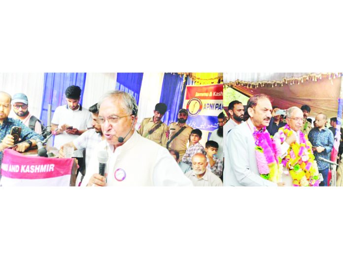 Senior vice president of Apni Party, Ghulam Hassan Mir addressing workers' meeting in Bechipora (Tangmarg). Senior vice president of Apni Party, Ghulam Hassan Mir addressing workers' meeting in Bechipora (Tangmarg).
