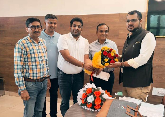 BBIA delegation during meeting with MD, JPDCL Ch Mohd Yasin in Jammu on Thursday. BBIA delegation during meeting with MD, JPDCL Ch Mohd Yasin in Jammu on Thursday.
