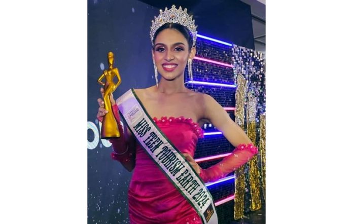 Arshdeep Kaur posing with the winning trophy.