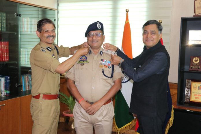 DGP, RR Swain decorating Sunil Gupta as IGP at Police HQ.