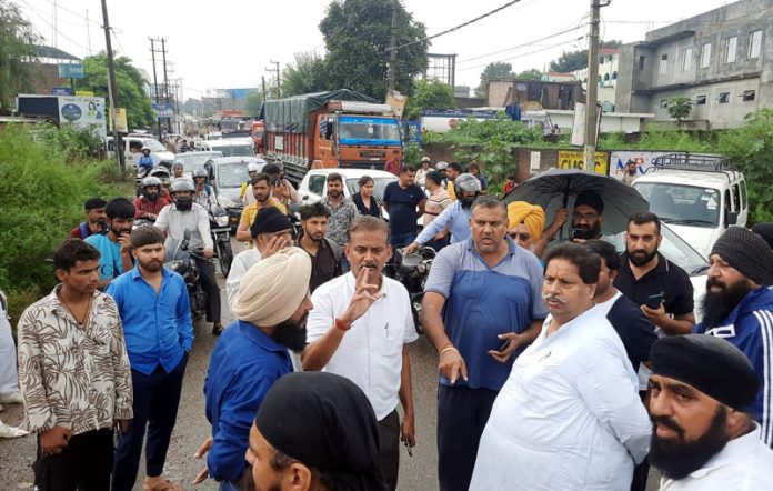 JKPCC working president Raman Bhalla interacting with flood-hit peple of Bandhu Rakh in Jammu South. JKPCC working president Raman Bhalla interacting with flood-hit peple of Bandhu Rakh in Jammu South.