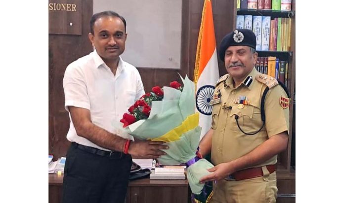 DIG JSK Range Shiv Kumar Sharma presenting a bouquet to Divisional Commissioner Jammu, Ramesh Kumar.