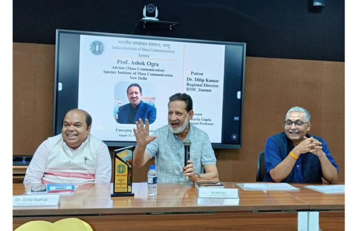 Prof Ashok Ogra interacting with IIMC Jammu students.