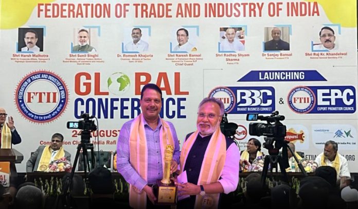 Sanjay Aggarwal being conferred with the Vyapar Rattan Award in New Delhi on Sunday. Sanjay Aggarwal being conferred with the Vyapar Rattan Award in New Delhi on Sunday.