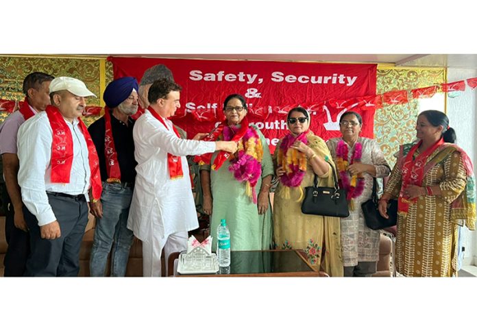 Ex-MLA Bimla Luthra and other NC leaders during a meeting at Udhampur. Ex-MLA Bimla Luthra and other NC leaders during a meeting at Udhampur.