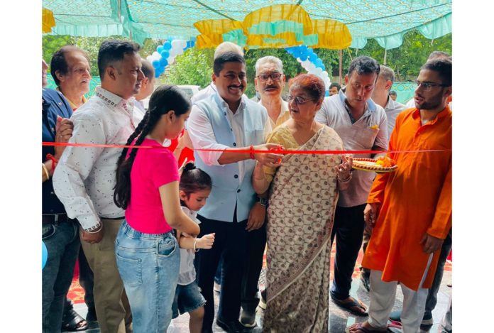 Gaurav Gupta inaugurating “Super Mart” at Sarwal.