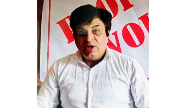 Political activist Ishaq-ul-Rehman Poswal addressing a press conference at Jammu. Political activist Ishaq-ul-Rehman Poswal addressing a press conference at Jammu.