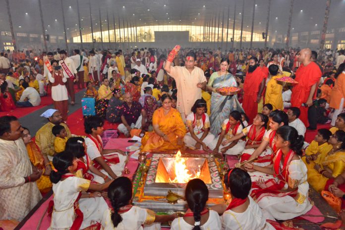 Acharya Balkrishna showering flower petals on students of Acharyakulam during their 'Shravani Upakarma' and 'Vedarambha' rites. Acharya Balkrishna showering flower petals on students of Acharyakulam during their 'Shravani Upakarma' and 'Vedarambha' rites.