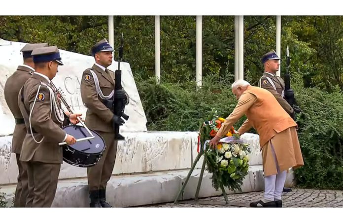 PM Modi pays homage to Valivade-Kolhapur memorial in Warsaw PM Modi pays homage to Valivade-Kolhapur memorial in Warsaw