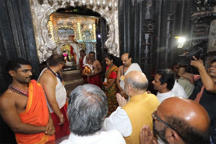 Maha: Amit Shah visits Goddess Shree Mahalaxmi temple in Kolhapur Maha: Amit Shah visits Goddess Shree Mahalaxmi temple in Kolhapur