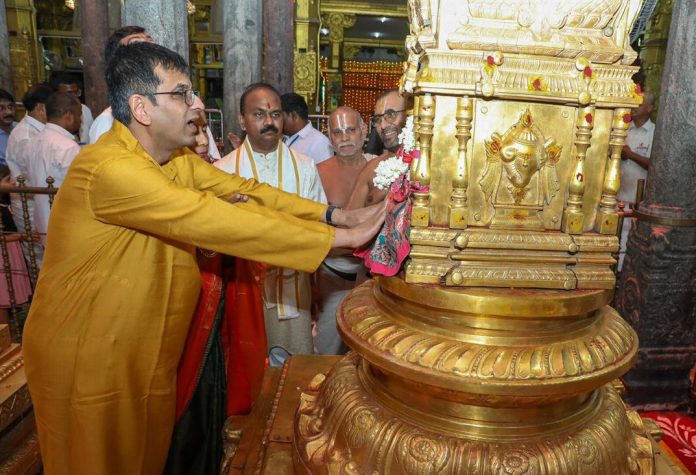 Supreme Court Chief Justice DY Chandrachud Offers Prayers At Tirumala Supreme Court Chief Justice DY Chandrachud Offers Prayers At Tirumala