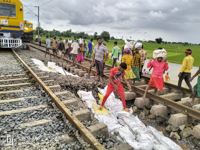 21 Trains Cancelled, 10 Diverted Due To Waterlogging Over Tracks At Several Location In Andhra, Telangana 21 Trains Cancelled, 10 Diverted Due To Waterlogging Over Tracks At Several Location In Andhra, Telangana