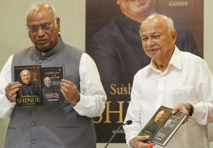 No one should retire in politics: Mallikarjun Kharge No one should retire in politics: Mallikarjun Kharge